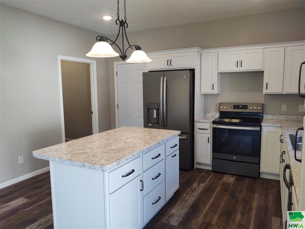 Iowa Realty Cherokee, Holstein, Storm Lake, Aurelia